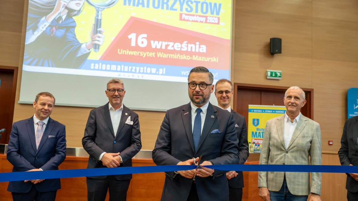MNiSW_GOV__PL's tweet photo. 🎓 Przed maturzystami ważne decyzje - jaki kierunek wybrać, gdzie studiować i jak rozwijać swoją karierę po ukończeniu studiów?

Olsztyn to trzeci przystanek Salonów Maturzystów Perspektywy 2026. Z uczniami na Uniwersytecie Warmińsko-Mazurskim spotkał się minister nauki i szkolnictwa wyższego @MarcinKulasek.

💬 „W Ministerstwie Nauki dobrze rozumiemy, że nie jest łatwo podjąć te decyzje. I właśnie dlatego jestem tu dzisiaj - żeby zaprosić Was do skorzystania z porad ekspertów i zasobów portalu ELA” - mówił minister.

Podczas Salonu uczniowie mogą poznać ofertę uczelni i sprawdzić w systemie ELA https://t.co/66GqSHFZ4y. zarobki absolwentów różnych kierunków oraz czas, jakiego potrzebowali na znalezienie pracy.

Za nami Gdańsk, Białystok i Olsztyn. Kolejny przystanek –> Poznań! 📍

@uwm_olsztyn @PerspektywyPL @opi_pib