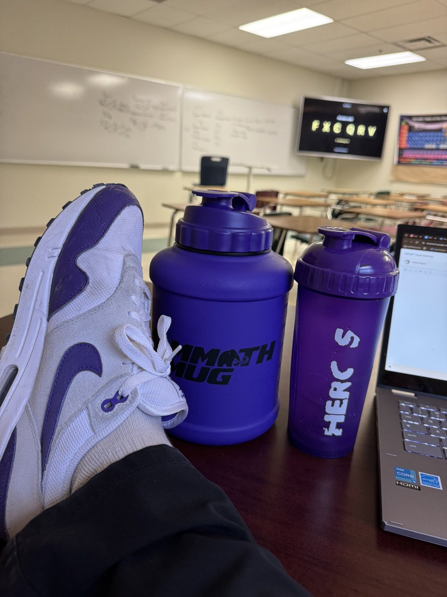 Brixenman's tweet photo. Who else loves Nike Shoes? https://t.co/b9GqzBy1cL