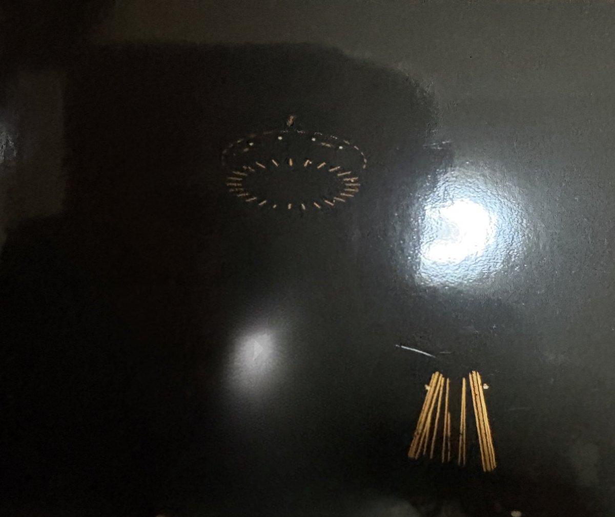 Barthasar's tweet photo. 写真を整理していたら
変な写真が出て来ました
今から30年以上前に撮られていると思います
人物は消してあります
右下のはイルミネーションと思われます

上の丸いのがなんだろうと思います

多分夜の遊園地？
丸いアトラクションのイルミネーションと思いますが、
確認出来る家族が居ないです https://t.co/s39HmkRrsL