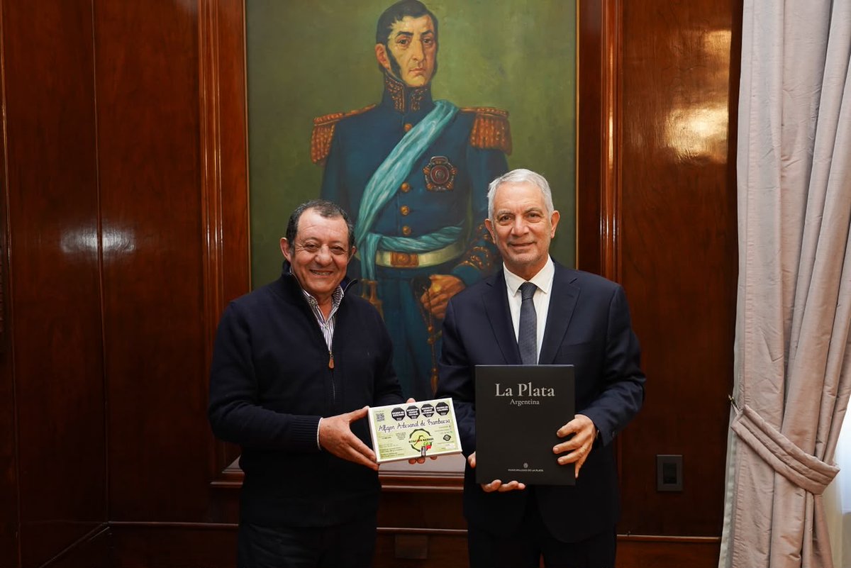 Julio_Alak's tweet photo. Recibí al gran intendente de Benito Juárez, Julio Marini, con quien conversamos sobre los desafíos que atraviesan hoy los municipios bonaerenses.

Seguimos fortaleciendo el diálogo y el trabajo conjunto para dar respuestas concretas a nuestras comunidades. https://t.co/5oyN7AbrwY