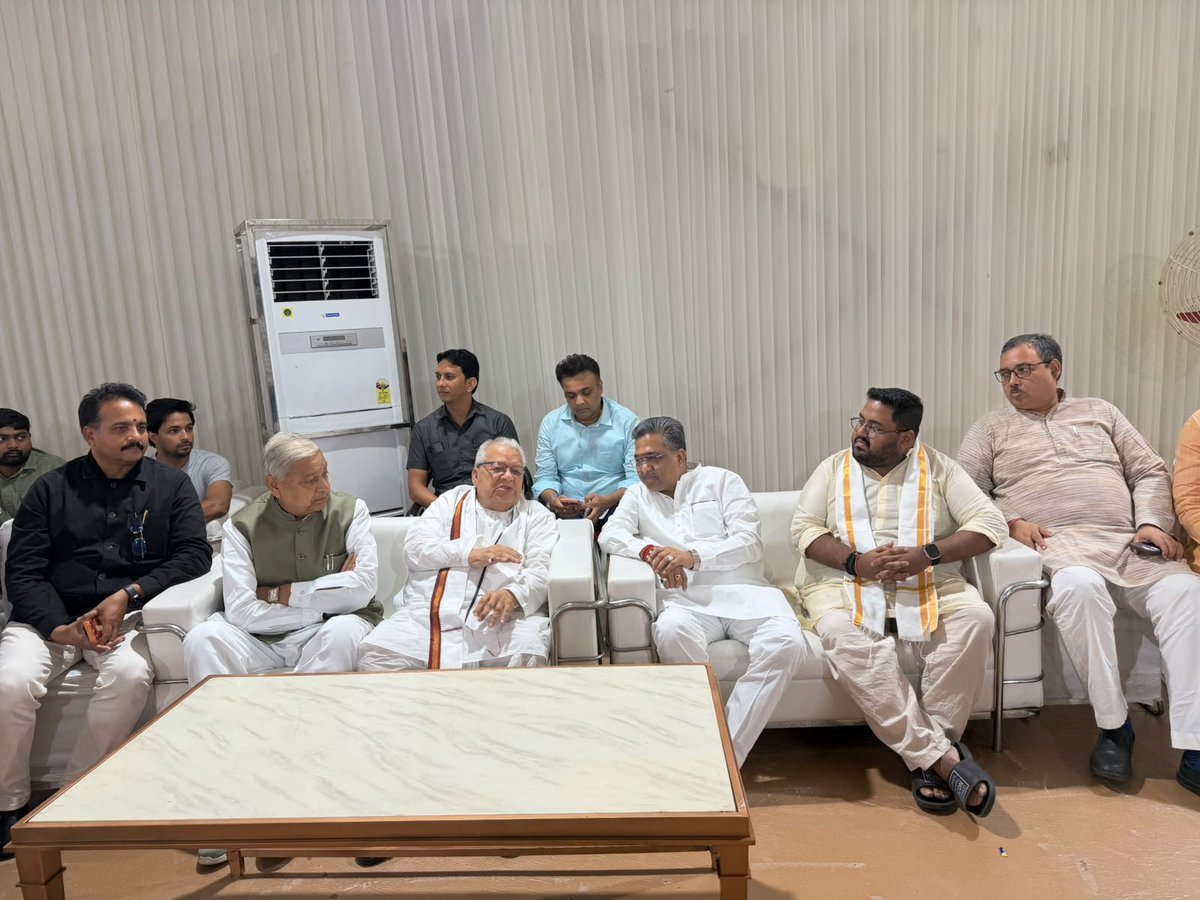 sunilbansalbjp's tweet photo. भाजपा के वरिष्ठ नेता पूर्व राज्यपाल एवं केंद्रीय मंत्री रहे आदरणीय श्री कलराज मिश्र जी की धर्मपत्नी श्रीमती सत्यवती मिश्रा जी के निधन पर उनके नोएडा स्थित आवास पहुँचकर श्रद्धांजलि अर्पित की एवं शोकाकुल परिजनों से भेंट कर अपनी संवेदनाएँ व्यक्त कीं।

ईश्वर दिवंगत आत्मा को अपने श्रीचरणों में स्थान दें और परिवार को यह अपार दुःख सहने की शक्ति प्रदान करें।
@KalrajMishra