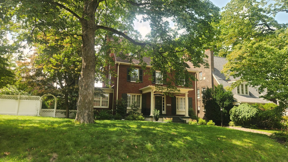 ameliusmoss's tweet photo. This past year I have been obsessed with her writing and just a month ago stalked her childhood home. Rest well Annie. https://t.co/DcfY6PUFuU
