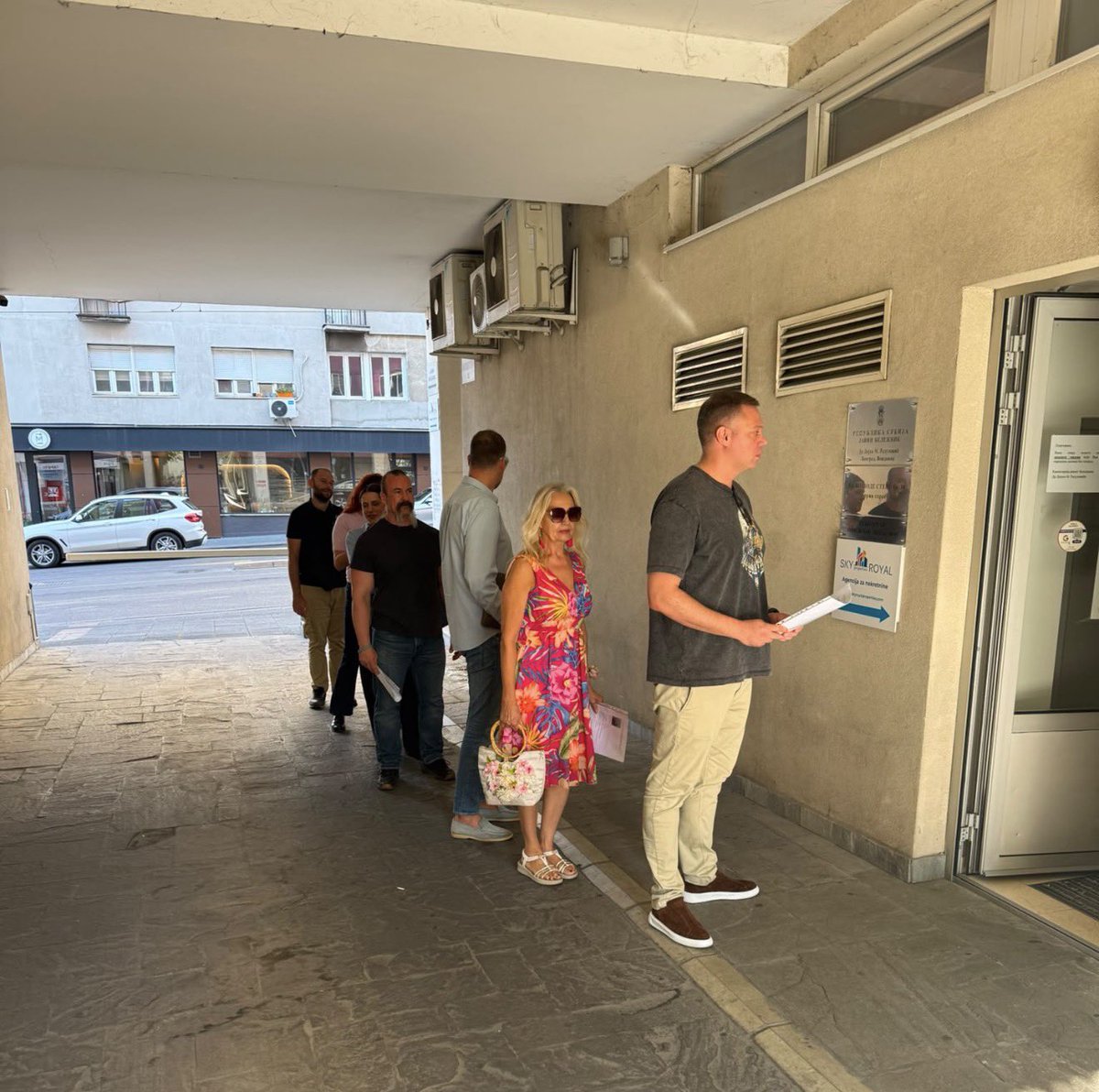 Petar__Duric's tweet photo. Prvi dan prikupljanja potpisa! Od danas krećemo i nastavljamo punim ritmom! ✊

Zajedno do pobede! https://t.co/gDUmEITgQD