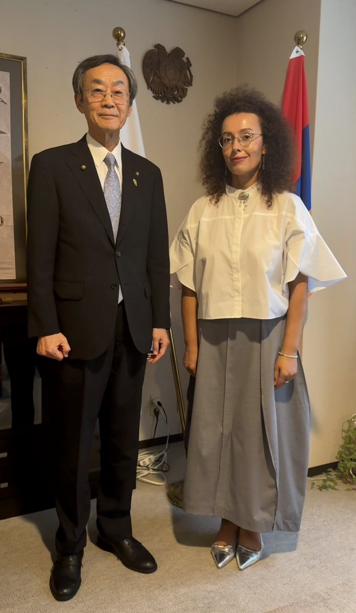 armenia_embassy's tweet photo. 山梨県韮崎市の内藤久夫市長を長とする代表団がご来館されました。大使シモニャンと、双方が関心を有する協力分野に加え、共同事業の実施可能性について意見交換が行われました。大使館と韮崎市は、長年にわたり友好関係を築いており、今後さらに関係を深化・拡大させる大きな可能性を有しています。 https://t.co/zjgD6m8ARv