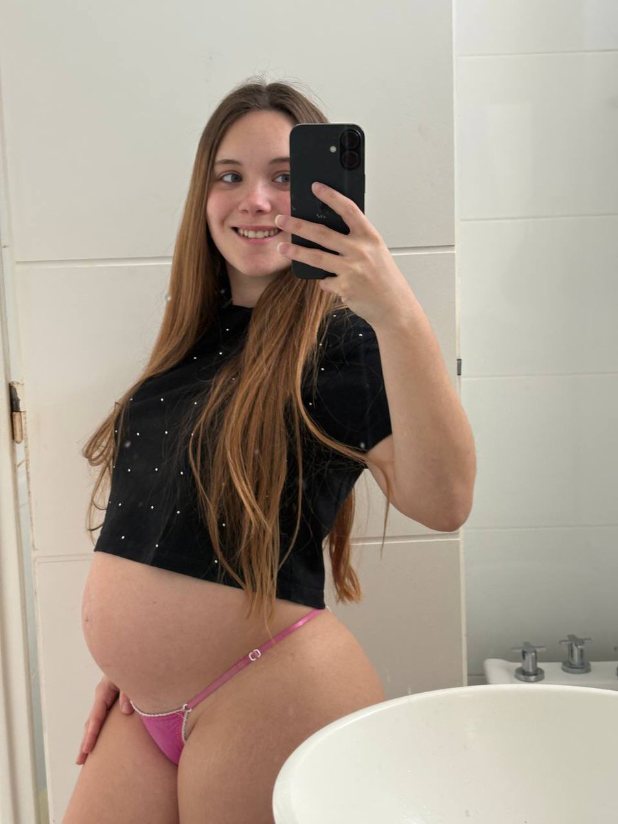 deinemariee's tweet photo. Schwanger und Single.. 😕      

Ich werde wahrscheinlich ignoriert, aber hallo... https://t.co/wcd1MKUQ2m
