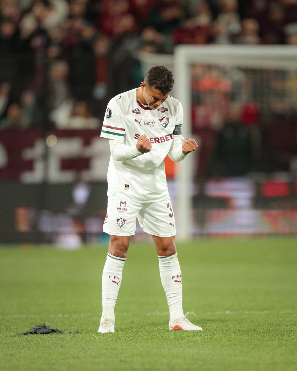 FluminenseFC's tweet photo. Seguimos juntos no SONHO do bicampeonato, capitão! 🥹🇭🇺

📸: Marcelo Gonçalves/FFC https://t.co/tmzH44sVo7