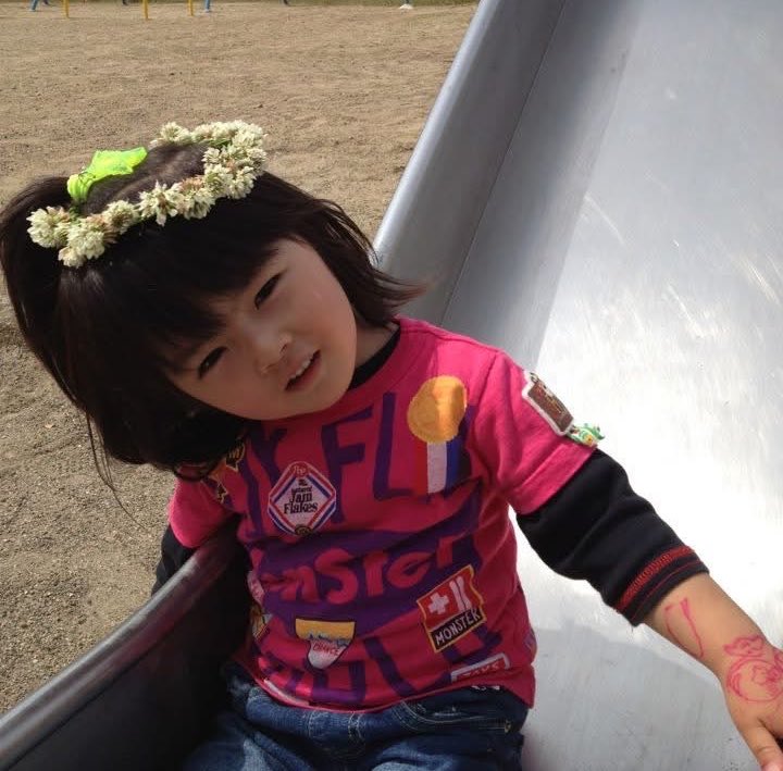 sena_m1203's tweet photo. 今日は幼少期せなちゃんみんなに見せてあげる🎶
ちっさい頃から派手で個性派すぎるね🐰
#まぁいっか　#名古屋アイドル　#新人アイドル https://t.co/umziNahr0v