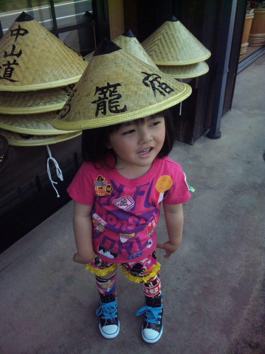 sena_m1203's tweet photo. 今日は幼少期せなちゃんみんなに見せてあげる🎶
ちっさい頃から派手で個性派すぎるね🐰
#まぁいっか　#名古屋アイドル　#新人アイドル https://t.co/umziNahr0v