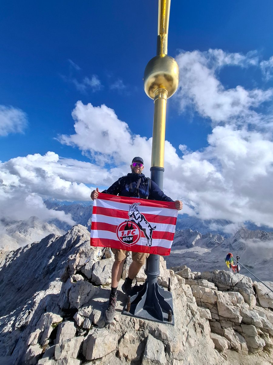 fckoeln's tweet photo. Grüße von der Zugspitze ⛰️
FC-Fan Tim hat den Gipfel der Zugspitze erklommen und grüßt uns aus 2.962 Metern Höhe 😎
_
#effzeh https://t.co/uKpzjKJ3aY