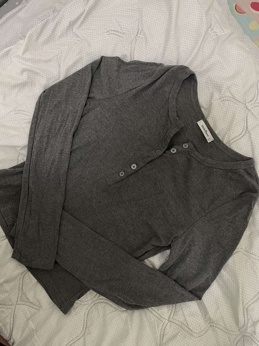 Lakyim_rm's tweet photo. ส่งต่อเสื้อ mosesqueen
Size L ทรงเข้ารูป สีเทา
ใส่ 1-2 ครั้ง
🎀50฿ ค่าส่ง 25฿
ตำหนิตรงตะเข็บมีรอยขาดนิดนึงค่ะ
#ส่งต่อ #ส่งต่อเสื้อผ้า #เสื้อผ้ามือสอง #เสื้อผ้ามือ2 #โล๊ะตู้เสื้อผ้า #เสื้อผ้ามือสองสภาพดี #mosesqueen #ส่งต่อเสื้อผ้ามือสอง https://t.co/jAFlQEwuw2
