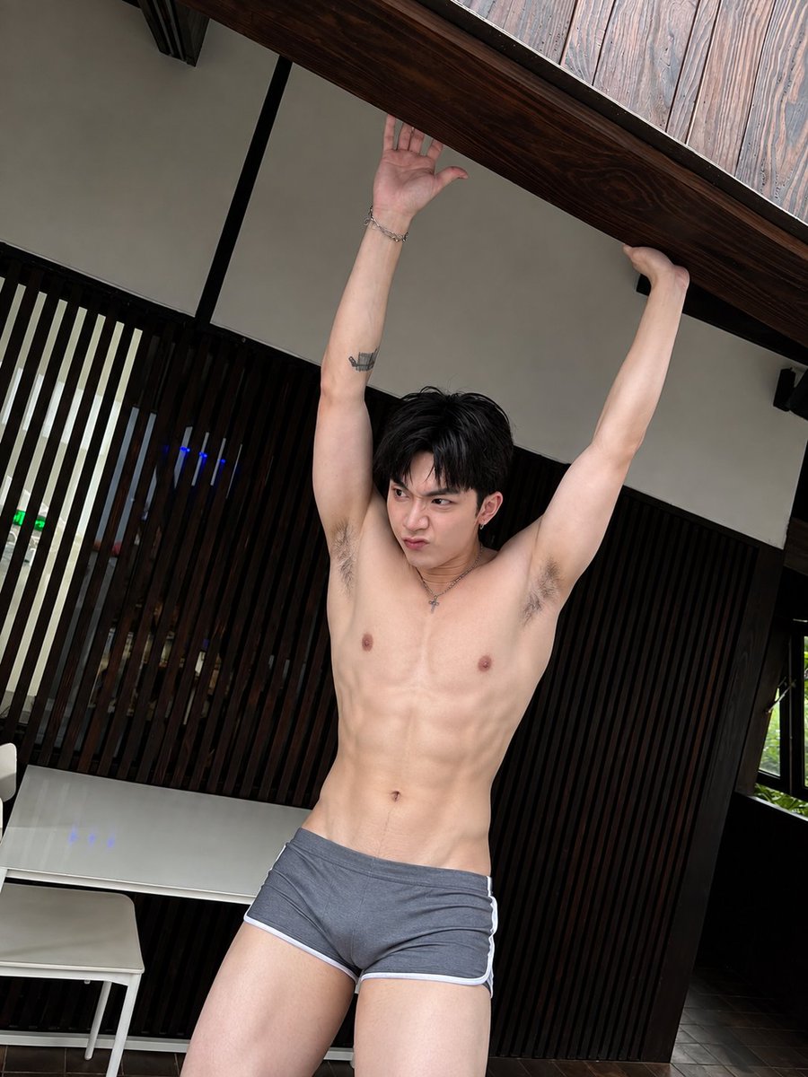 lehieu666's tweet photo. vương bình dâm đãng, lông nách lông cặc ko cạo https://t.co/Has3ZX0fbT