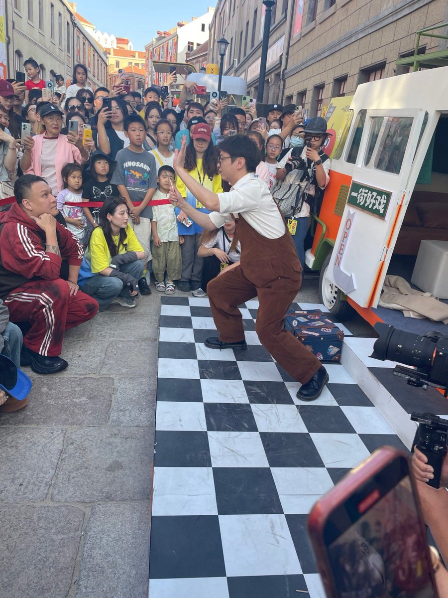 jxgem1121's tweet photo. Just finished an epic night at the filming set of Youth Busker Battle! The talent on stage blew my mind—this upcoming variety show is gonna be a total banger, mark my words!  #VarietyShowDiary https://t.co/XE8mOMbHWu