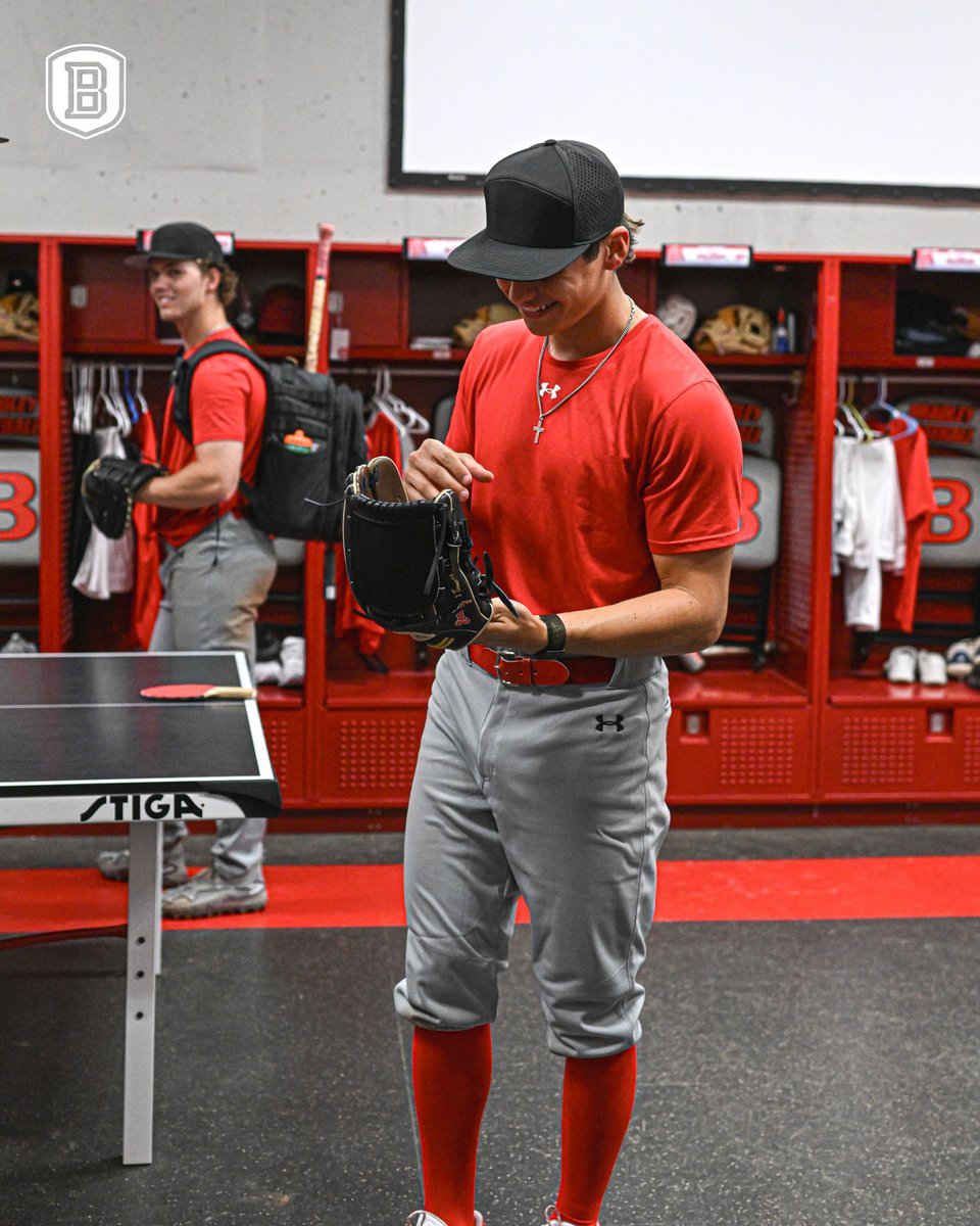 BradleyBaseball's tweet photo. Christmas came early🎁 https://t.co/IhLFGCp8D8