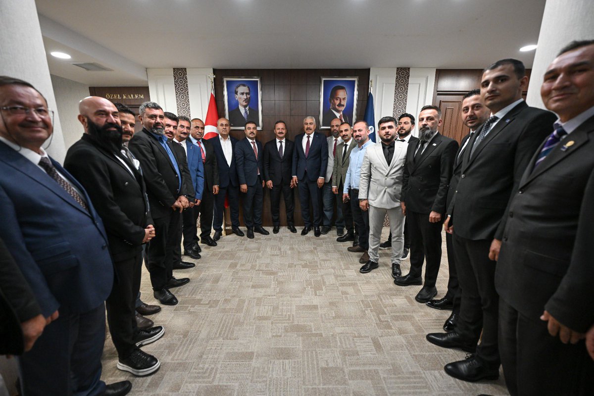 anahtarparti's tweet photo. Genel Başkanımız Sayın Yavuz Ağıralioğlu, Osmaniye İl Başkanımız Sayın Mehmet Aslan ve beraberindeki heyeti genel merkezimizde kabul etti.

Görüşmede Osmaniye'de sürdürülen teşkilat çalışmalarımız ve saha faaliyetlerimiz değerlendirildi. https://t.co/ciEWF19Nvs