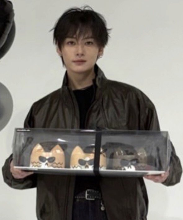 smolsungies's tweet photo. THE SOONIE DOONGIE DORI CAKES WITH SUNGLASSES🐱😎😎😎 https://t.co/NU00MJY9wc