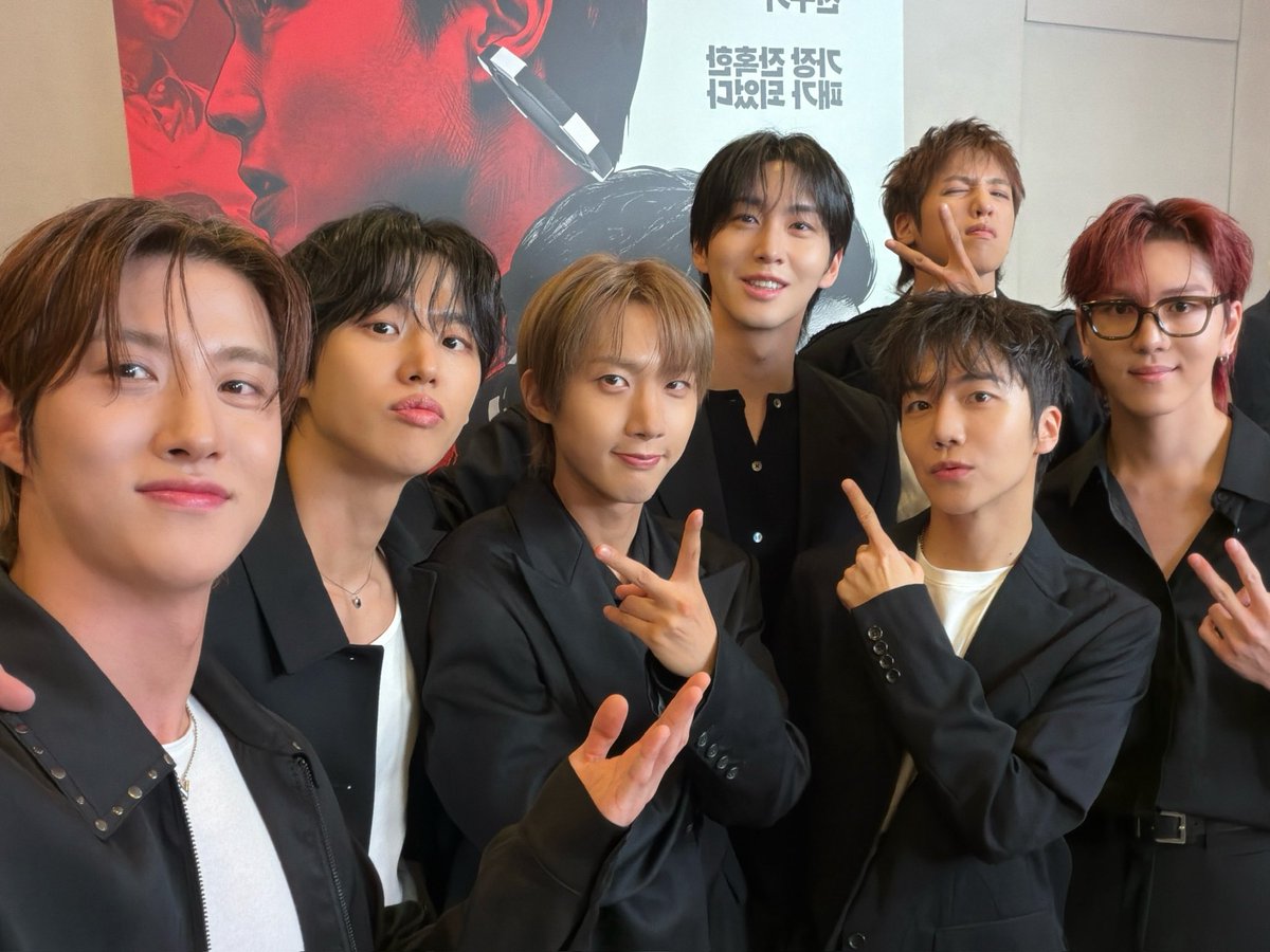 CUBE_PTG's tweet photo. [📸] 260916 @ ‘타짜: 벨제붑의 노래’ VIP 시사회

🥳신원 스크린 데뷔🥳
신원 응원하러 펜타곤 출동💙
#이레즈미 신원 많사부
#타짜벨제붑의노래 많관부!

#펜타곤 #PENTAGON
#PENTAGON_10th_Anniversary https://t.co/8zdA9A1ETn