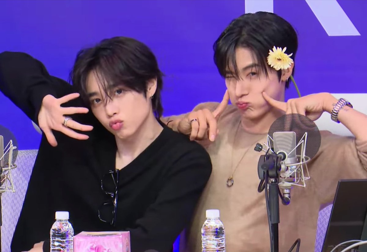 deobimom's tweet photo. edi and tteondi 4cut ♡

taking their profile photos again

#ERIC #에릭 #SUNWOO #선우 #THEBOYZ #더보이즈 https://t.co/1JRszUo4gR