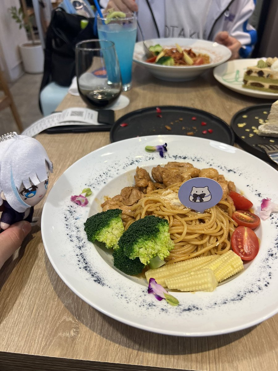 densan020404's tweet photo. すーちゃん すーちゃん！
うまいだよこれ！辛いけどwww
#おいすーみれ #花芽すみれ https://t.co/CNhBbi3uUG