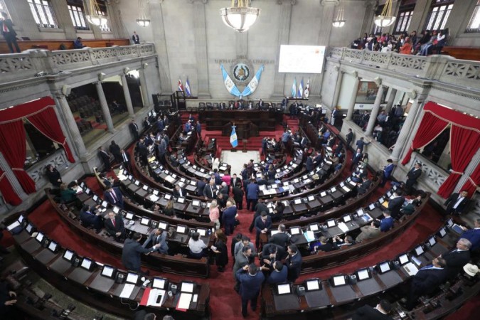 gazetagt's tweet photo. Valerio Ibarra Rodríguez continúa su serie de artículos acerca de los tres poderes del Estado, enfocándose esta vez en el más importante: el Poder Legislativo, representado por el Congreso de la República.

#gAZeta🦉 @ValerioIbarraR 

🔗 https://t.co/vKlr6MQvYN https://t.co/BRY0UHL419