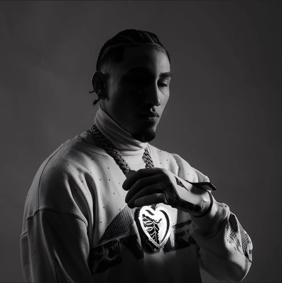 ElQaddyy's tweet photo. Omar Courtz recibió una SOLA nominación en los Latin Grammy 2026

Su única nominación fue en mejor canción urbana y no fue nominado a álbum urbano del año, en fin robo 🤷‍♂️ https://t.co/45YdQOn5wS