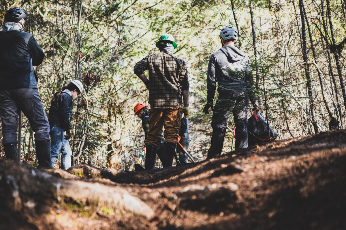 NWTrailAlliance's tweet photo. As our dig season ramps back up, we're excited to announce a dig day NEXT weekend (Sept. 26) at Hagg Lake.

If you live on the west side, this is a fun, nearby trail system to work on and explore.

Sign up: https://t.co/eJCVRoQZ8U https://t.co/du7PUafk3O