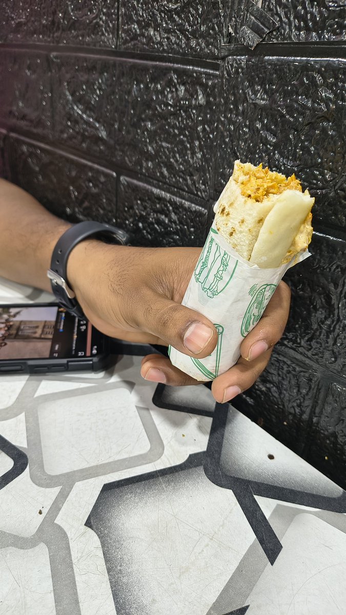 RioGilbert19's tweet photo. My favourite Fastfood 😋🌯 https://t.co/vZ2j2wdWr7