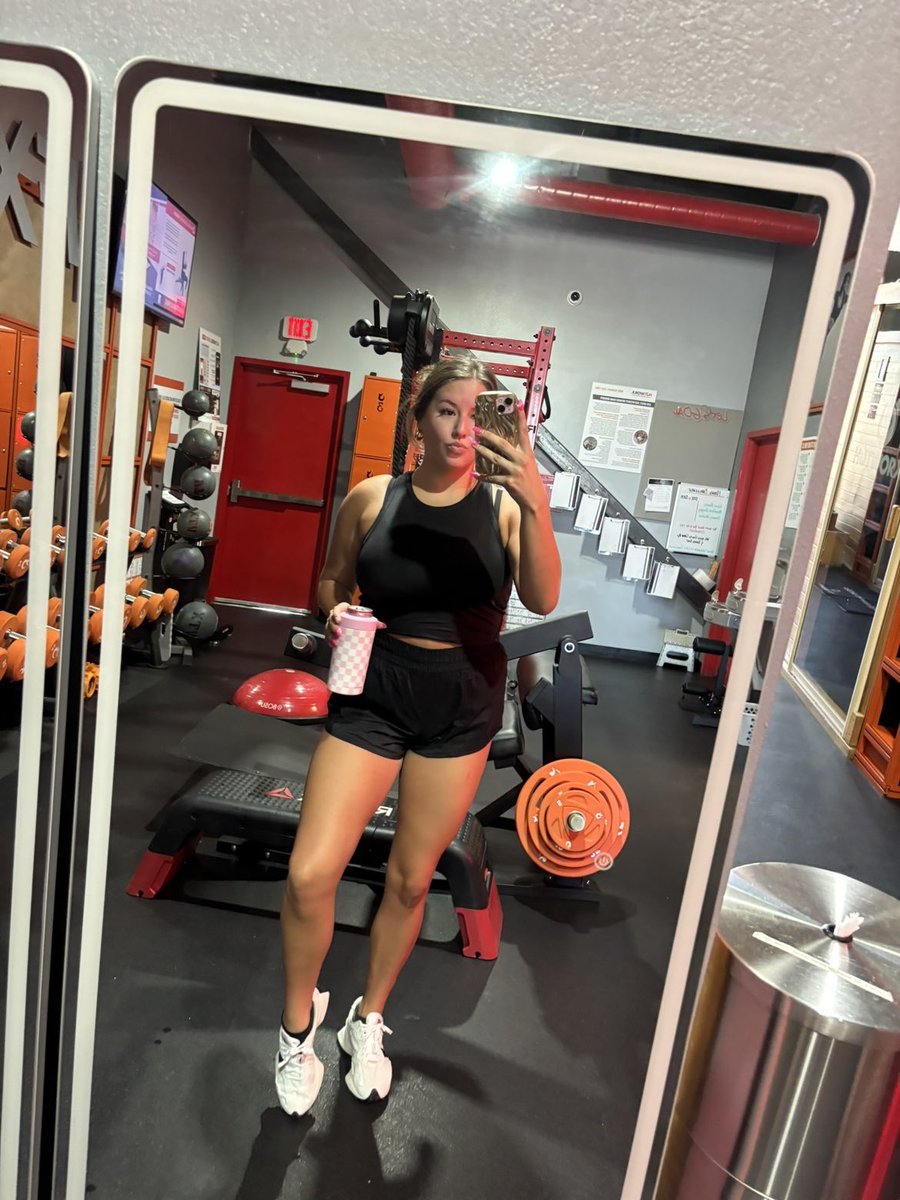 GoddessSummer_5's tweet photo. Who’s going to be my first wallet to drain? https://t.co/75cbi24bRr