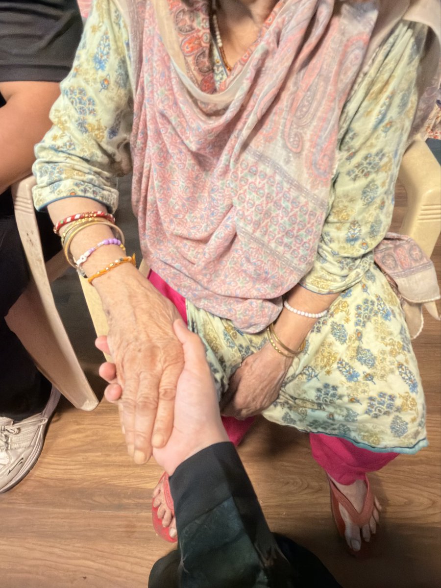 afreenfatimaali's tweet photo. spent some time where love needs no age 🧚🏻 #oldagehome https://t.co/qW41hsw0hX