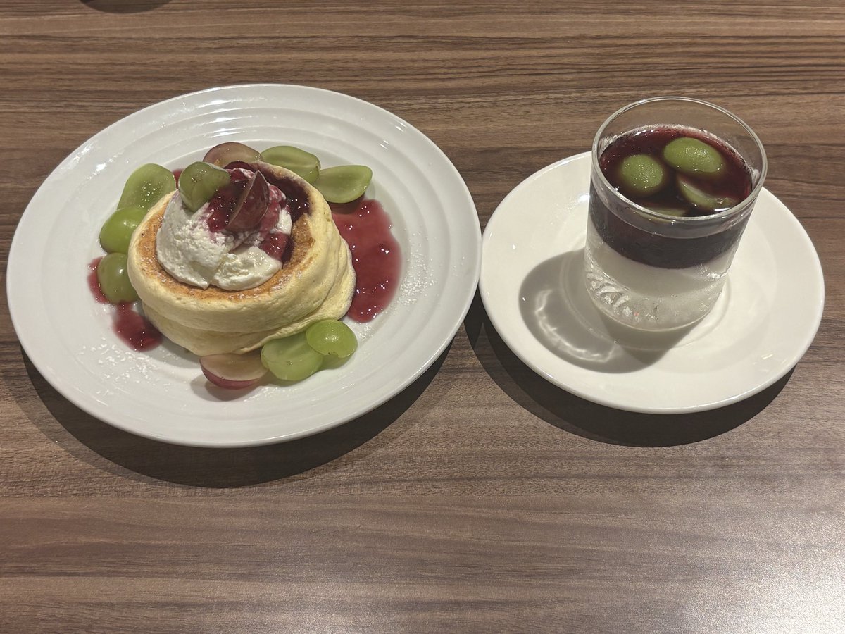 kurusu_chiaki's tweet photo. 高倉珈琲店で夜ご飯（＾∇＾）💕久々のミートソース🍝最高でした デザートは季節限定の葡萄パンケーキとグラスデザート🍇 #期間限定 #グルメ https://t.co/okn0C5n83N