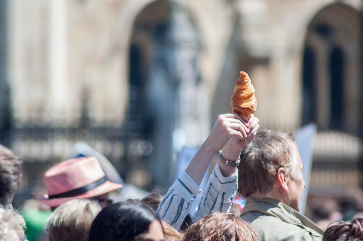 ElizabethArgyll's tweet photo. I miss the #brexitprotests in #London. When do you ever see people #protesting with #croissants and #baguettes? [sigh] Those were the days.

#LondonProtests #AntiBrexit #LondonStreetPhotography #StreetPhotography https://t.co/lJJTa00K4T