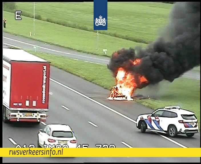 Voertuigbrand op A12 bij Woerden