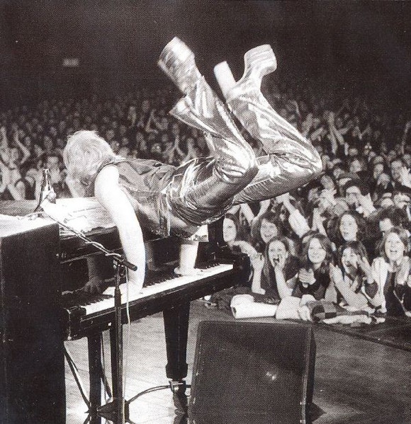 arampazzi's tweet photo. Elton https://t.co/9guL994WPC