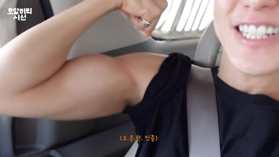 nigirolls's tweet photo. flexing w that cute lil teeth showing He is #Adorable https://t.co/rpKOUqRQdt