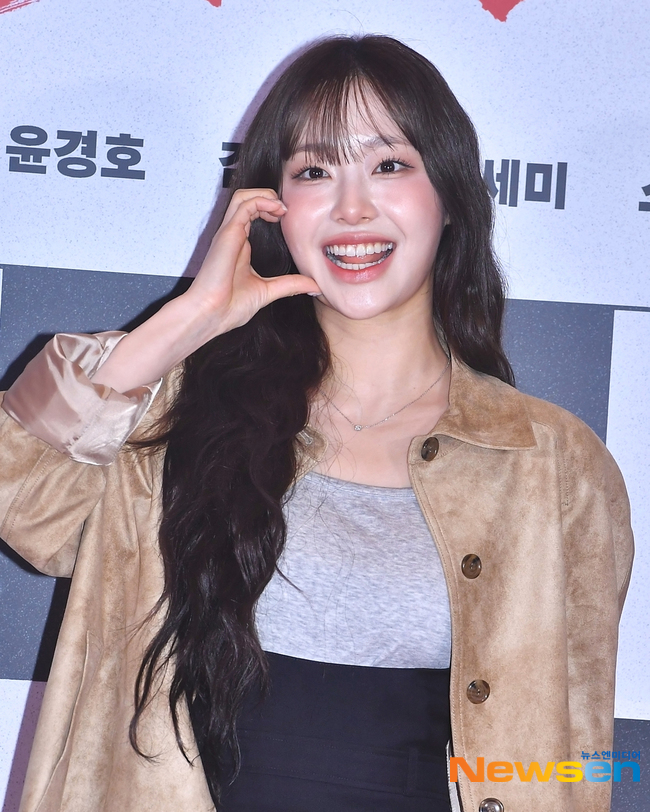 orrery_nim's tweet photo. Press photos of Chuu &amp; Go Won at the Tazza 4 Prescreening event https://t.co/5CSKeu0SsT