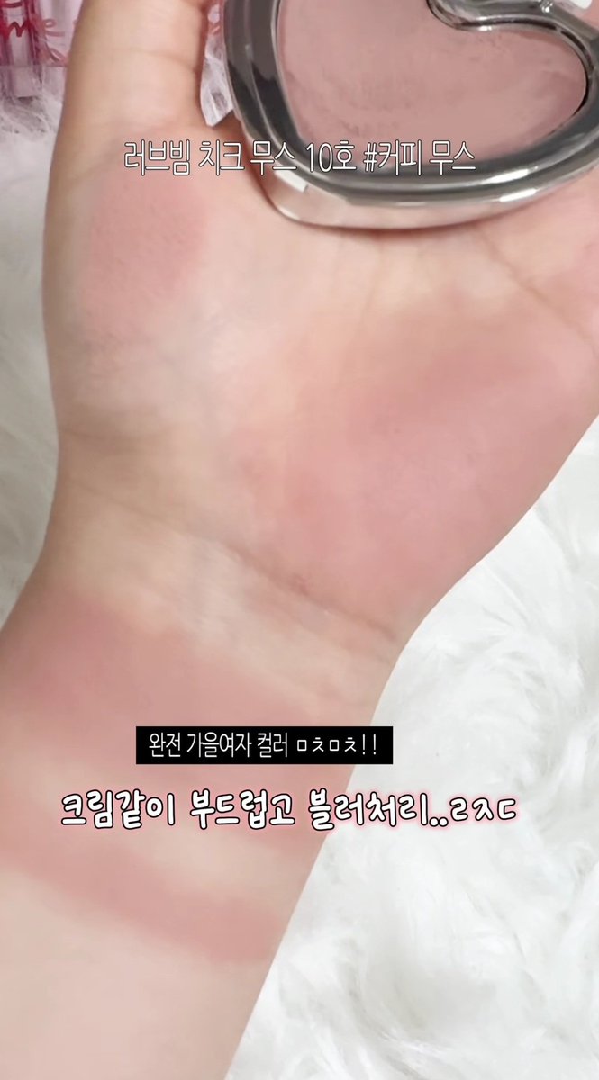 myroung's tweet photo. 와 잠시만 릴바레 미친 거 아니야?

따끈하게 120도 오븐에 구웠다가 한 김 식힌 듯한 멀멀하고 부드러운 가을 무드 이거 뭐 냐 고

무슨 가을의 악마 우유와 함께 등장, 가을의 악마 귓가에 속삭이며 등장, 가을의 악마 슬그머니 다가와 팔짱 끼며 등장, https://t.co/Yh2PraW4h5
