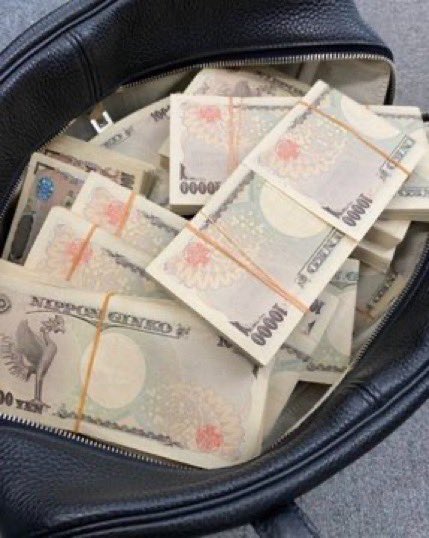 TakayoshiNishi's tweet photo. 働いてるのに口座に3万円もない人っている？？ https://t.co/qPqcS7A4XN