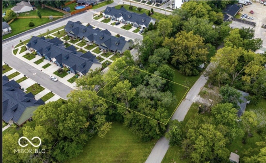 IndyHomeNow's tweet photo. Land for sale in downtown Westfield indiana for just $199k. 😳😳😳 https://t.co/B3hnu2lTgR