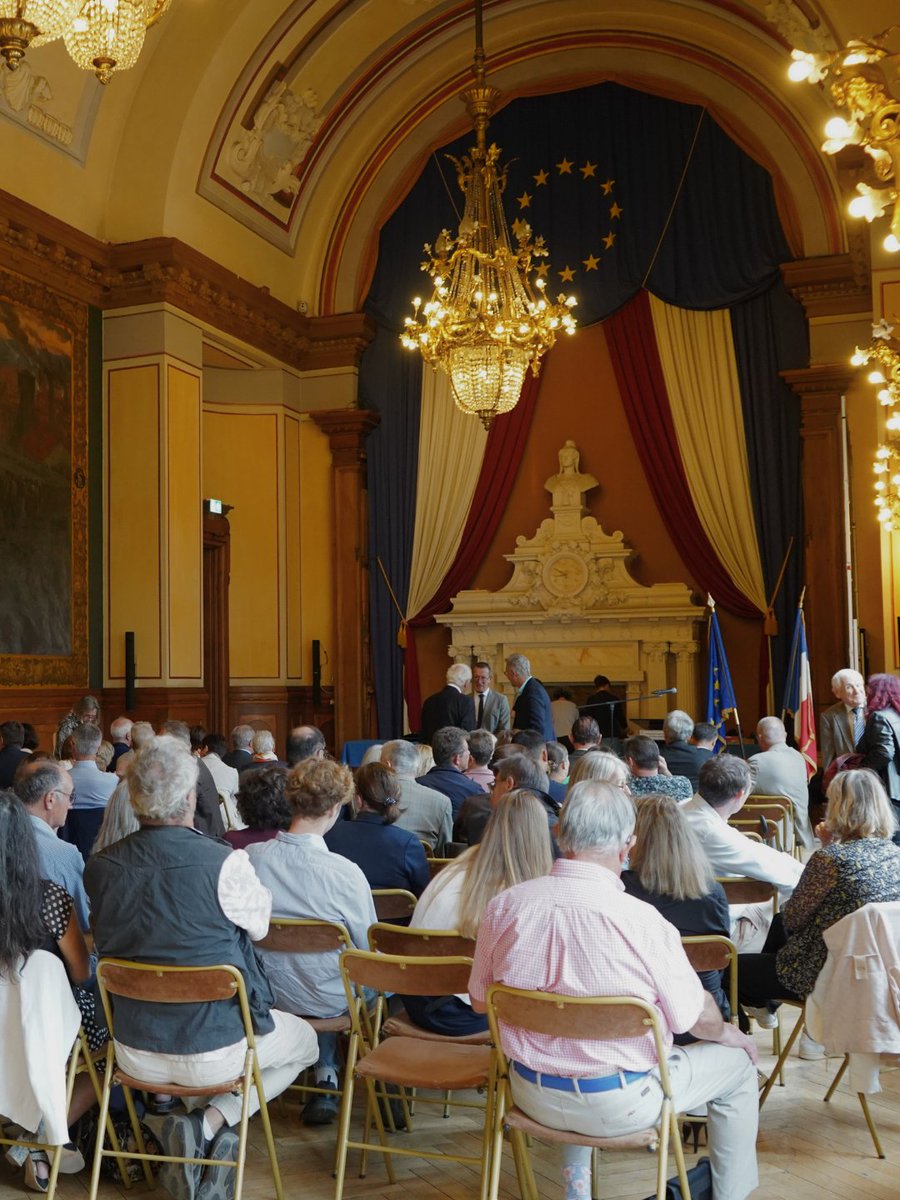 Image de Préfet de la Loire - #EnDirect | Remise des Palmes académiques à la préfecture

🏛️ Aujourd'hui, Nathalie Prouhèze, secré