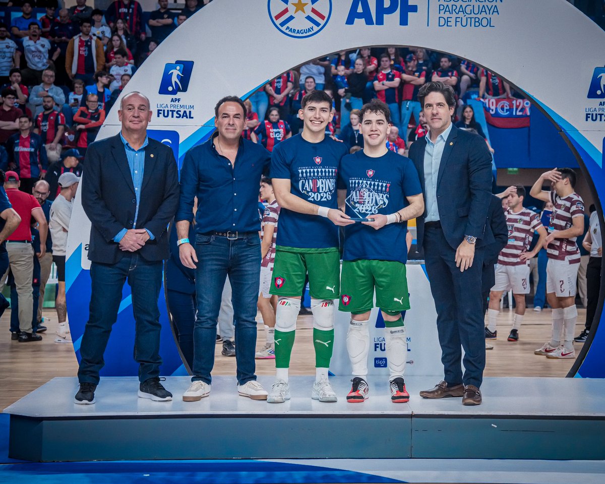 CerroFutsalFIFA's tweet photo. ¡Los mejores arqueros del país! 🧤😉 https://t.co/xCVrgbCEBN