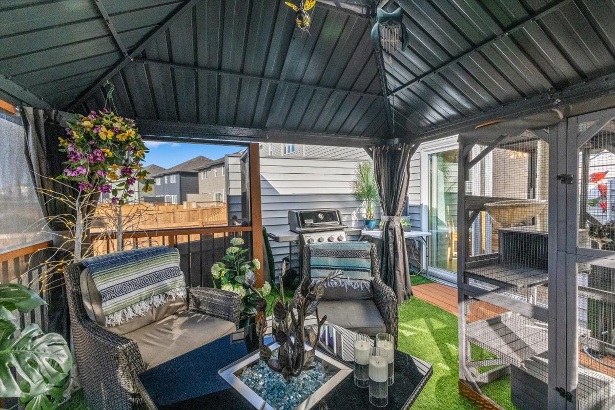 DaveOzubko's tweet photo. LIKE NEW. EXTRAS ALREADY DONE. 👀

📍 91 Hilton CV, Harvest Ridge

3 beds + future 4th | Finished basement | 3.5 baths | Landscaped yard | Deck + gazebo | A/C | Heated garage | New Home Warranty

New-home feel. No project list.

#YEGRealEstate https://t.co/T5nhXiO67O