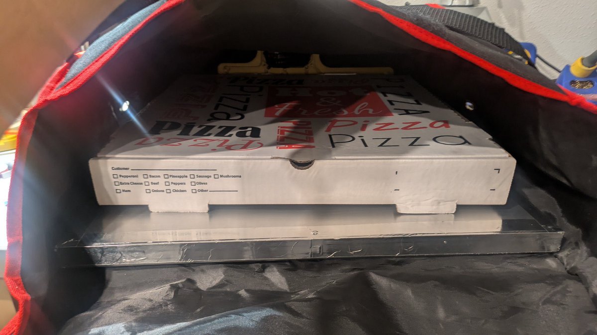 minxchick's tweet photo. This delivery driver keeps their customer’s pizza warm with a homemade bitcoin mining computer https://t.co/ULEs1U6Ihz