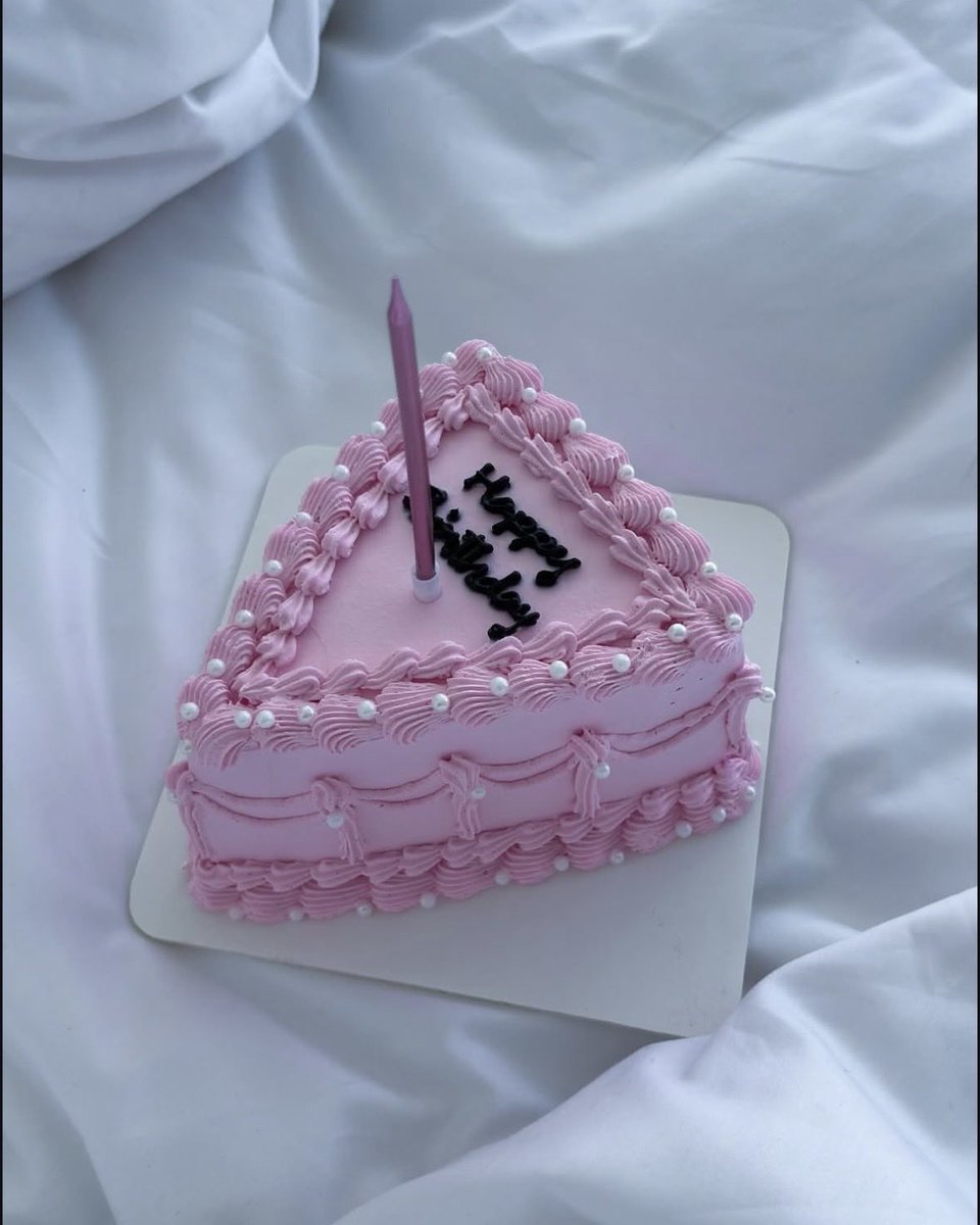 Huda_hh77's tweet photo. 16 سبتمبر 🦋🎈

كل عام وأنا أحب نفسي أكثر، وأختارها أكثر، وأعيش الحياة التي أستحقها.
كل عام وأنا بخير، وبقلبي سلام، وبروحي حياة. 🎂🤍

Happy birthday to me https://t.co/2ZxmM4Jovu