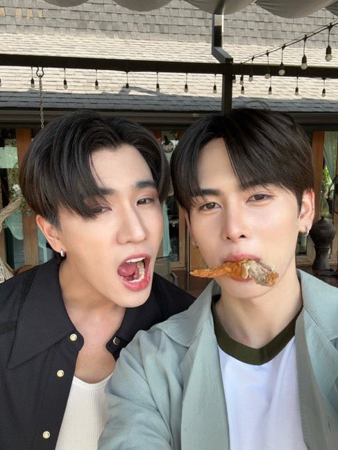 itsmaeta's tweet photo. Late-night check-in! Who’s still awake keeping the PerthSanta train rolling? 

Let's make some new mutuals tonight - hit follow, and I’ll follow back gradually. Let's grow our support together! Love naa 🥰

Acc: @eiranaka @EiraPSD @Eiraraucai 

#เดวิลจิ๋วหาเพื่อนรอเพิร์ธแซนต้า 
#HeartboundSeries 
#PerthSanta #เพิร์ธแซนต้า