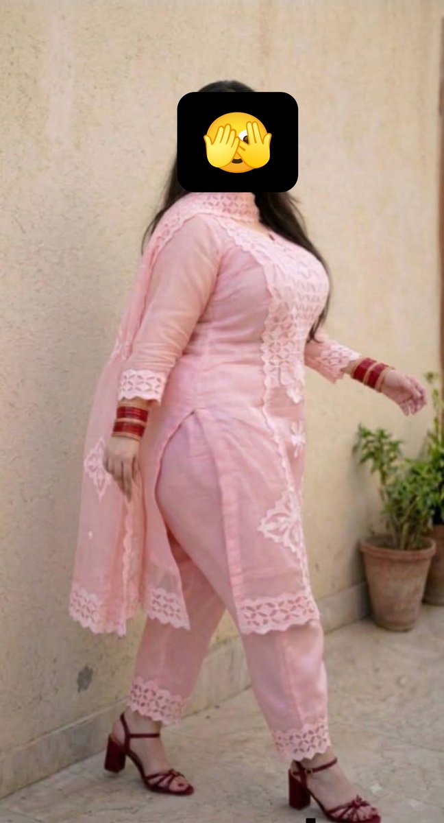 HinaRaja163838's tweet photo. لڑکوں کا بس چلے تو موبائل سے ہی باہر نکال لیں اتنے ترسے ہوے ہیں 🤣😂 https://t.co/fleXw2Vb7O