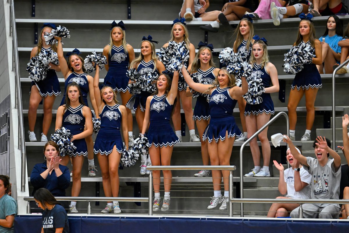 lorenziniphotog's tweet photo. Big thanks to all that came out for the Volleyball Mound Showdown! We had football, basketball, soccer, wrestling, softball, cheerleaders and future Lady Jags! You all make a difference!! https://t.co/yK3RQzTyix