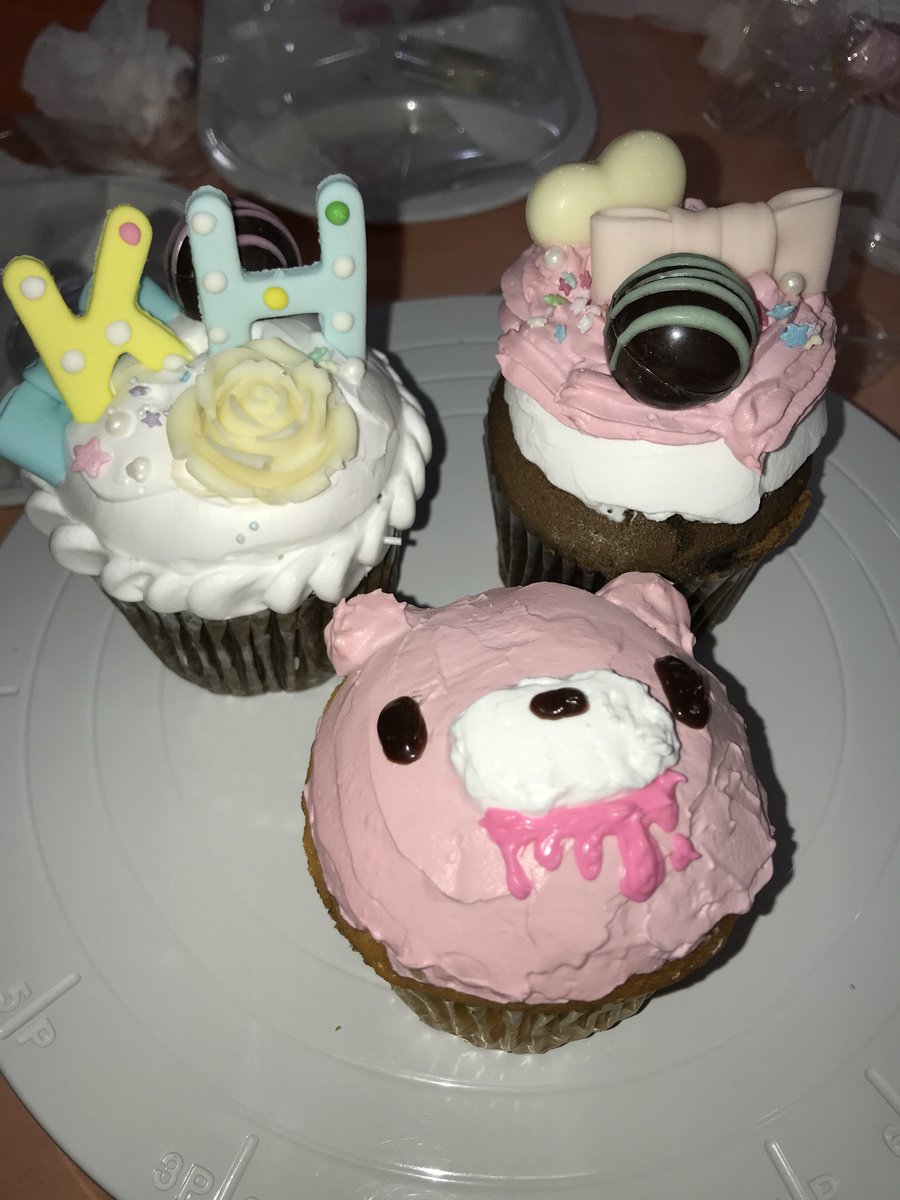 snekeidow's tweet photo. 오늘한일: 컵케이크만들기 2시간반 규카츠 먹기
30분 엄이껀이 얘기 3시간 https://t.co/MJMoJeb7ZO