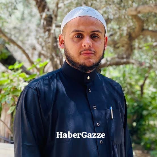 _GazaNews_'s tweet photo. Gazzeli Vaiz Muhammed Haccac:

"Bizi bağışlayın ey insanlar; çığlıklarımızla ve kanımızla size yük olduk.
Şu an bombardıman altındayız."

İnsanlığa öyle ince bir mesaj veriliyor ki; Gazze'lilere hasım olmaktan Allah'a sığınırız. https://t.co/5Br289Uevo