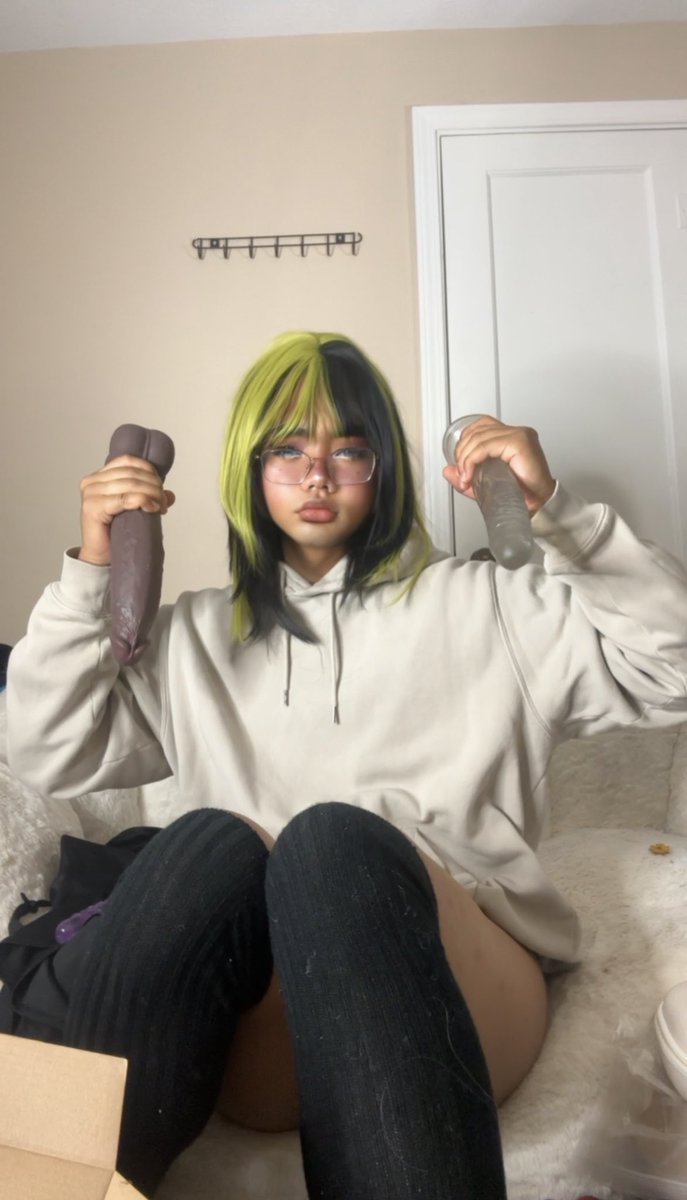 OwompfuLife's tweet photo. Lick my feet or get stuffed by my two boys https://t.co/8M9rggliQT