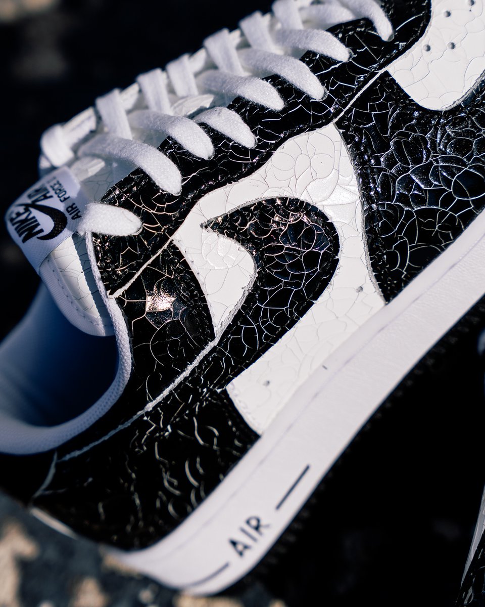 menscloset407's tweet photo. The ultimate textured flex arrives Tuesday, September 22, 2026 at 10:00 AM with the Air Force 1 Low 'Cracked Leather'. 🐼💥

Hit our bio link to cop your pair on drop day!

#AirForce1 #AF1CrackedLeather #NikeSportswear #BlackAndWhiteAF1 #SneakerRelease https://t.co/euVdo8kimU