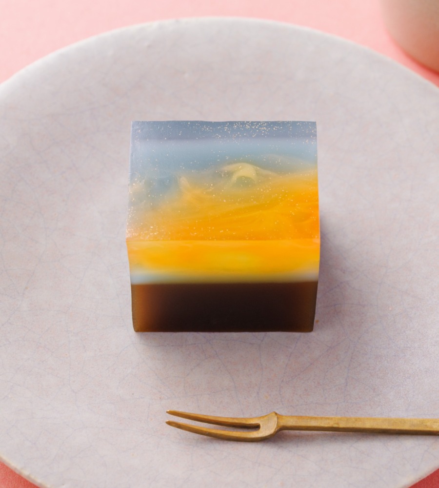 fashionpressnet's tweet photo. “秋の夕暮れ”ほうじ茶羊羹「茜」オレンジ×ブルーの空色グラデ、島根の老舗和菓子店・彩雲堂 - https://t.co/fIdLGL8p2I https://t.co/9tAH7ItT5Q